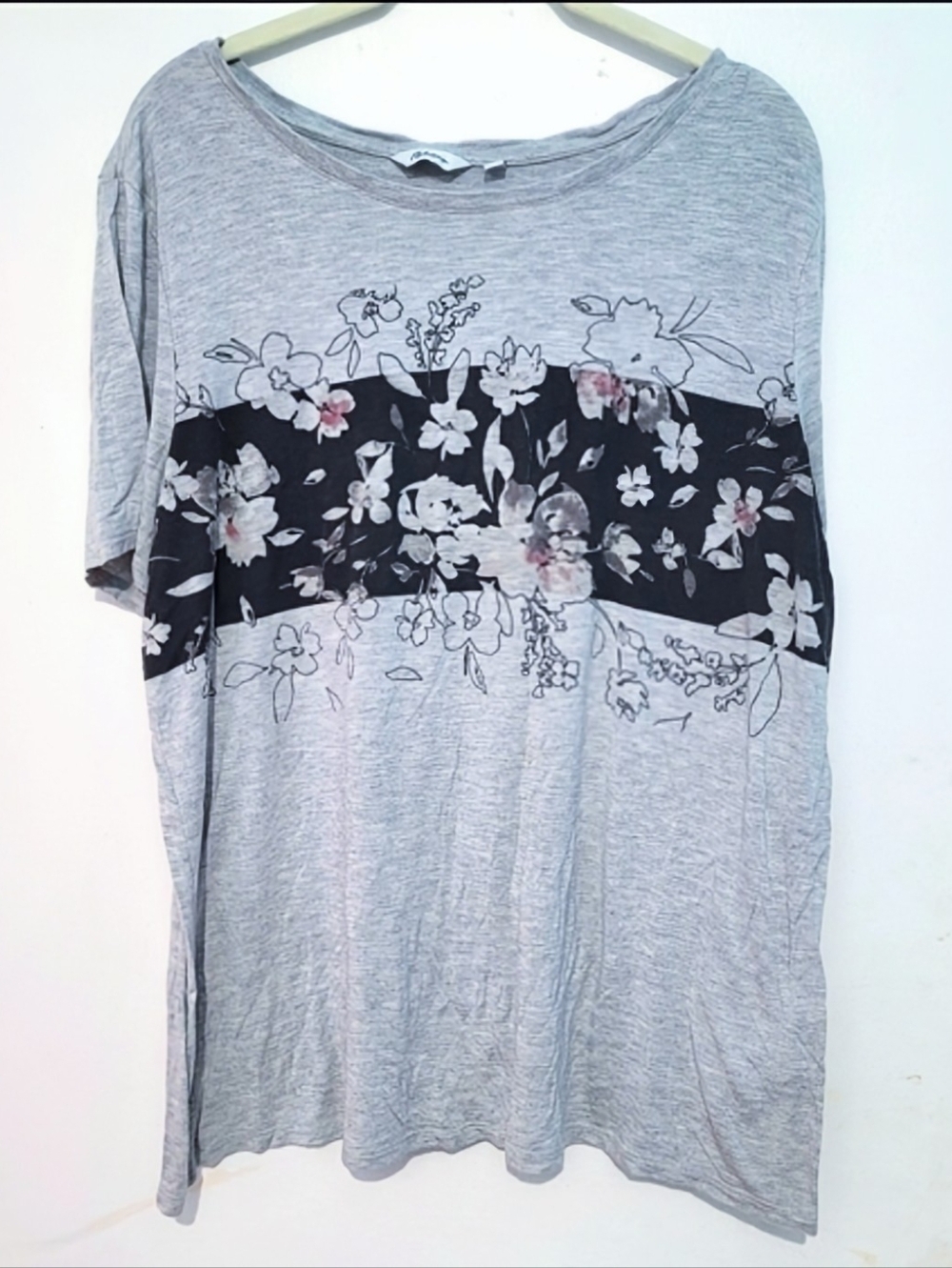 Reitmans comfy casual Floral tee Size Xl
